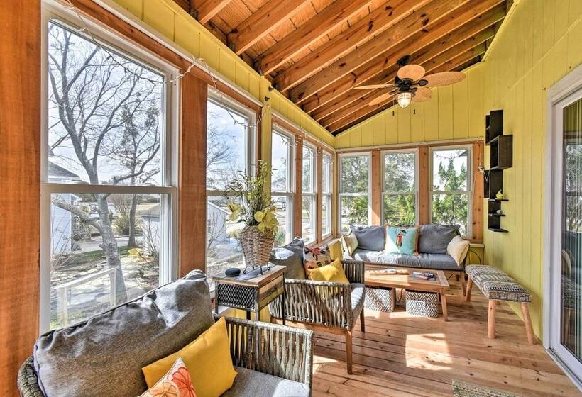 High End Canalfront Paradise W/ Dock & Kayaks!