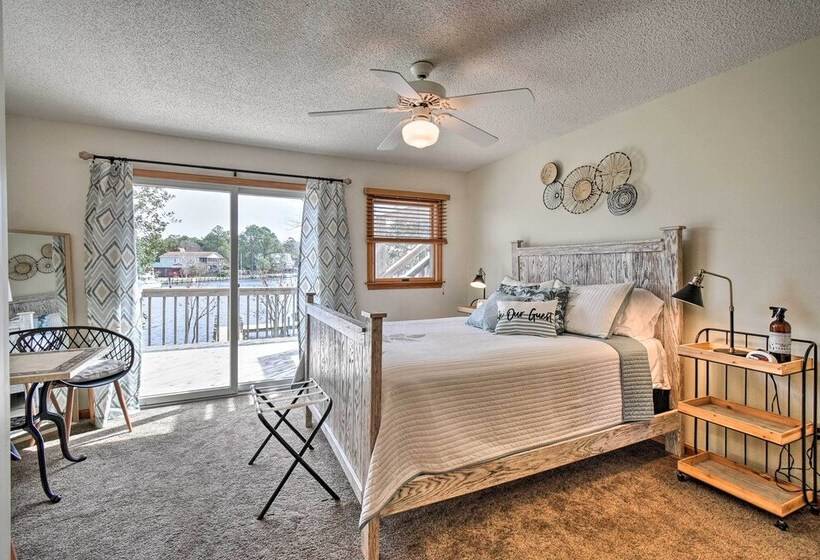 High End Canalfront Paradise W/ Dock & Kayaks!