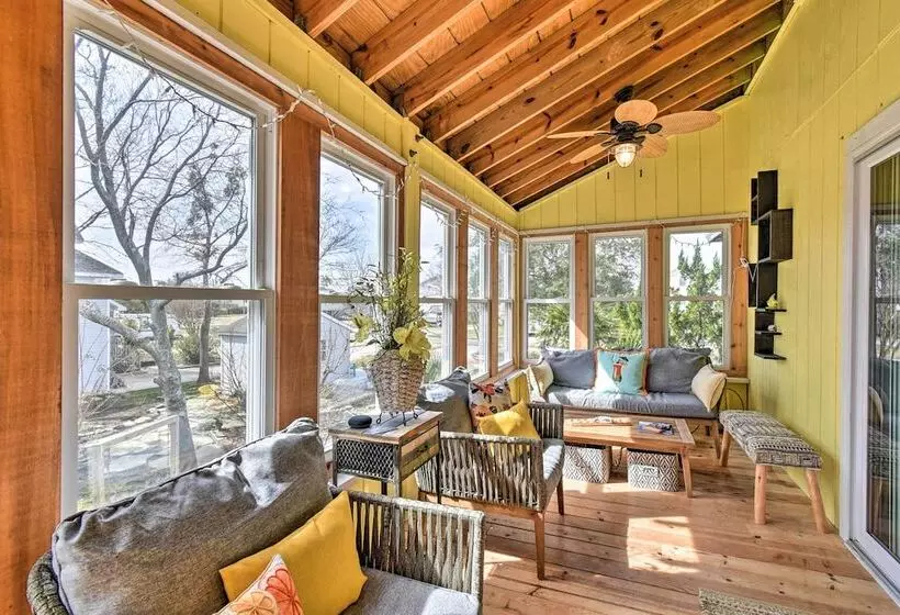 High End Canalfront Paradise W/ Dock & Kayaks!