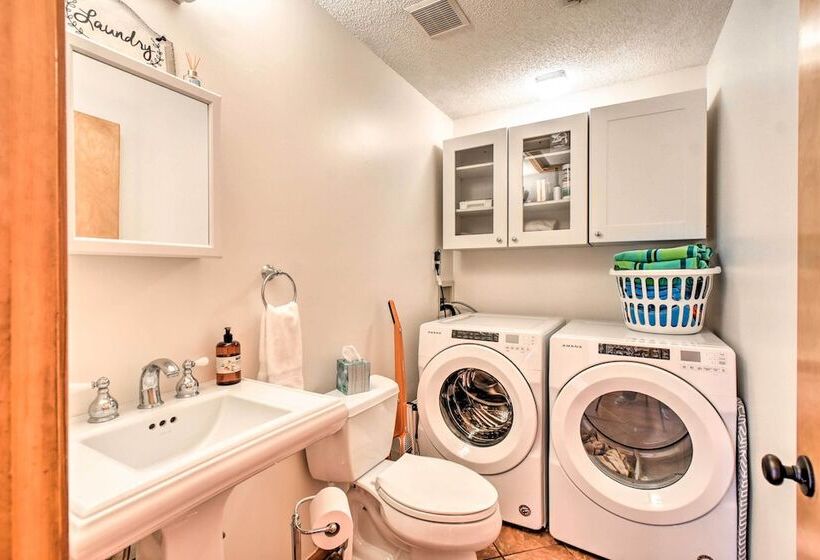 High End Canalfront Paradise W/ Dock & Kayaks!