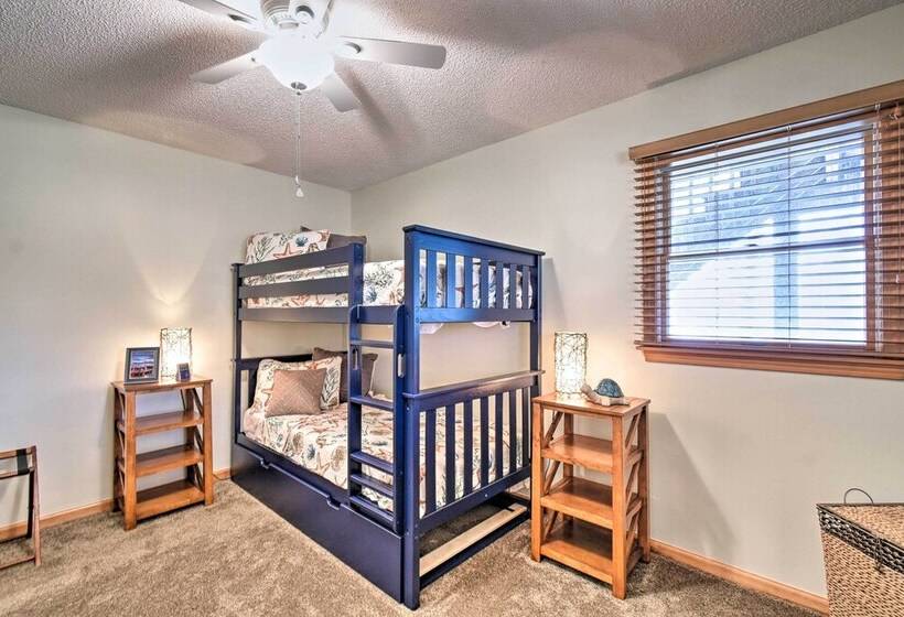 High End Canalfront Paradise W/ Dock & Kayaks!