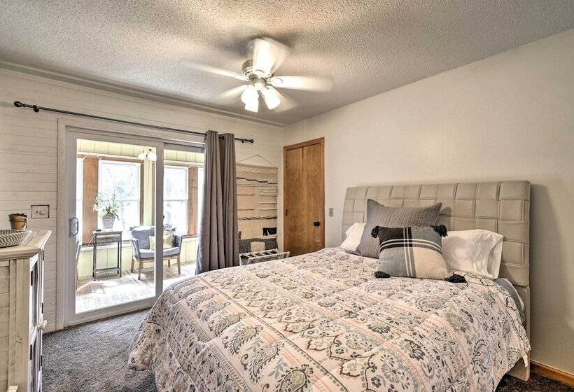 High End Canalfront Paradise W/ Dock & Kayaks!