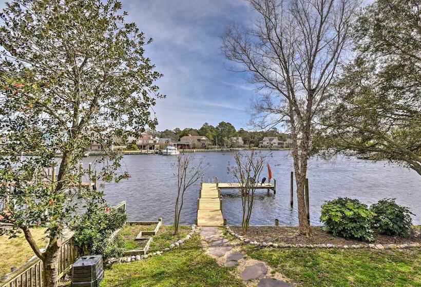 High End Canalfront Paradise W/ Dock & Kayaks!