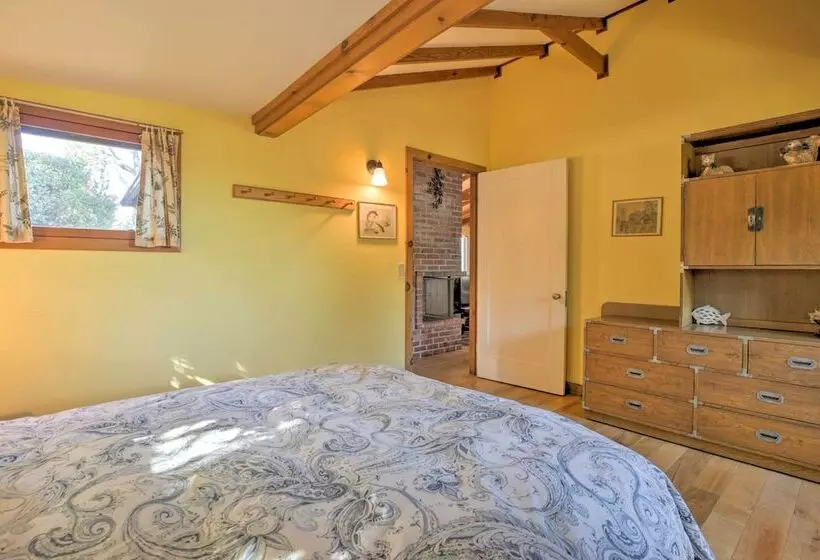 Hillside Home W/ Deck & Views Of Tomales Bay!