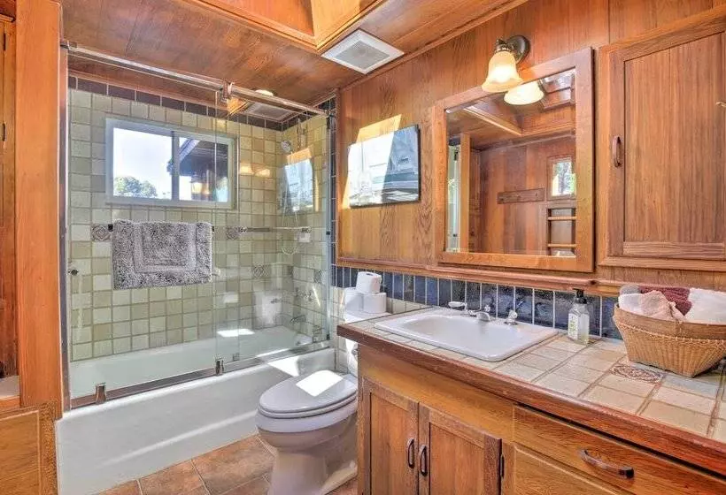 Hillside Home W/ Deck & Views Of Tomales Bay!