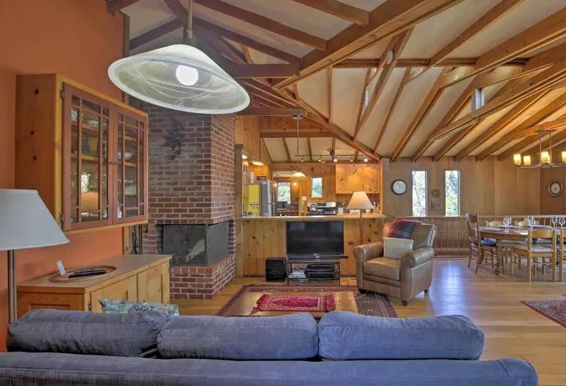 Hillside Home W/ Deck & Views Of Tomales Bay!