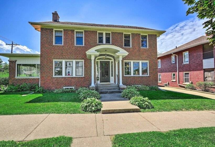 Historic Illinois Home Near Mississippi River