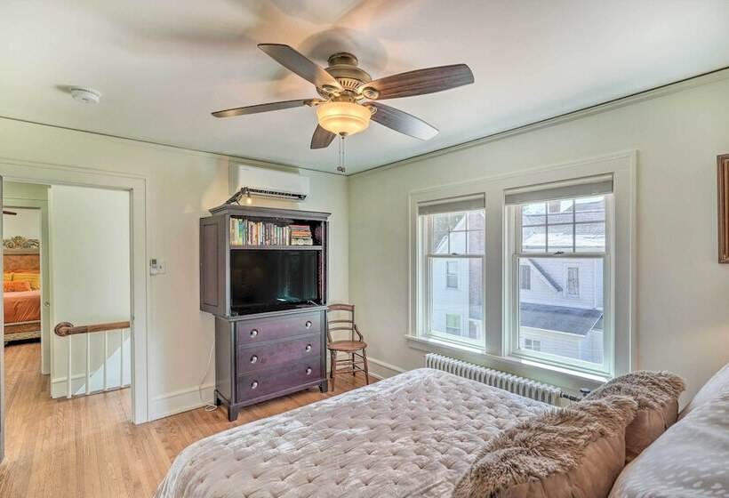 Historic Illinois Home Near Mississippi River