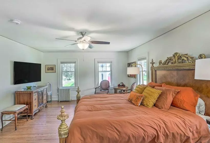 Historic Illinois Home Near Mississippi River