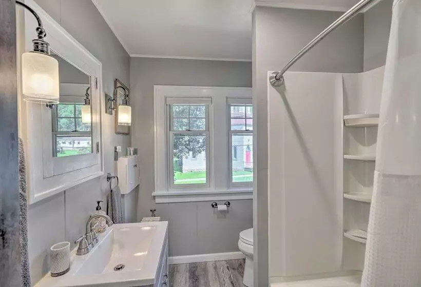 Historic Illinois Home Near Mississippi River