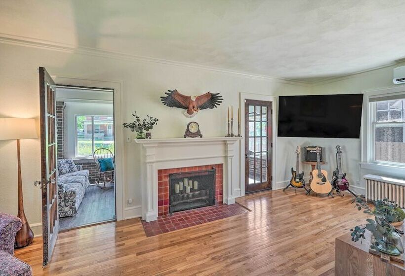 Historic Illinois Home Near Mississippi River