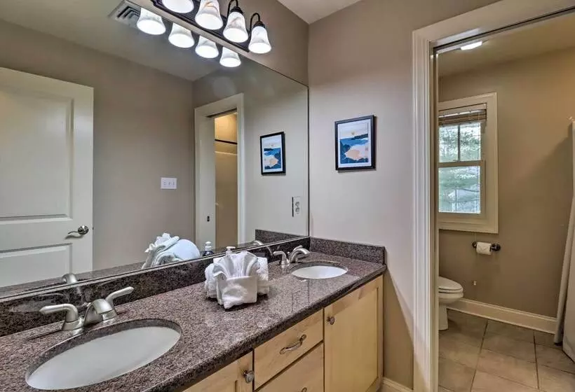 < Half Mi To Skiing: Lake Harmony Home W/ Hot Tub