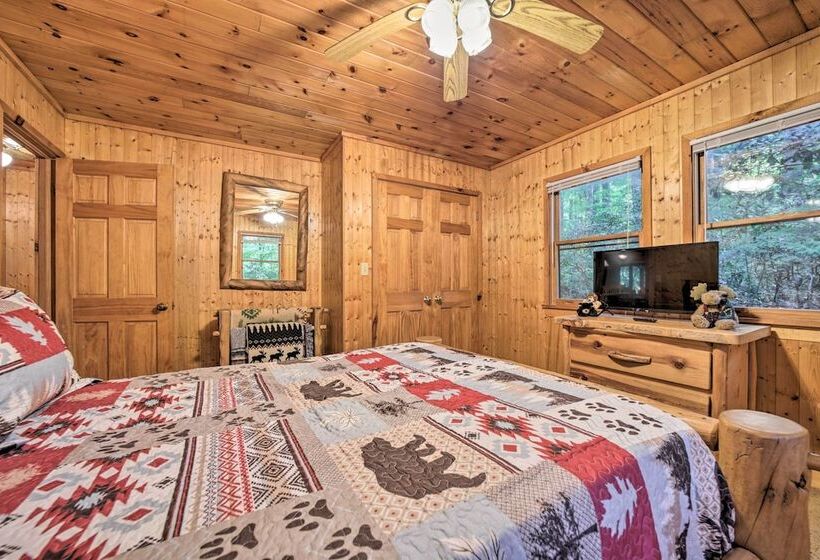 Fire Pit & Grill: Cozy Cabin In Lake Toxaway!