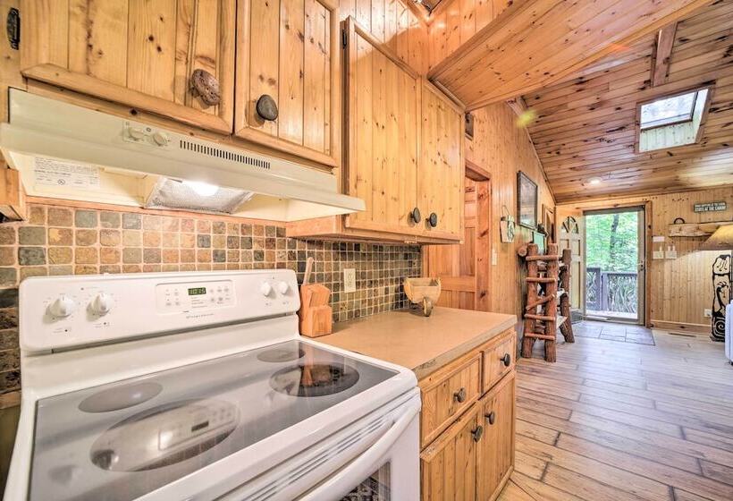 Fire Pit & Grill: Cozy Cabin In Lake Toxaway!