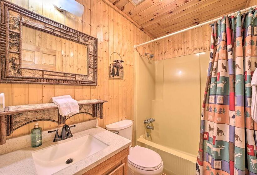 Fire Pit & Grill: Cozy Cabin In Lake Toxaway!