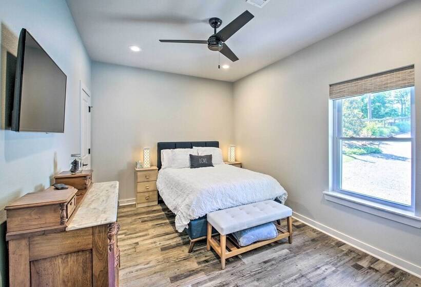 Lakefront Hot Springs Retreat W/ Deck & Grill