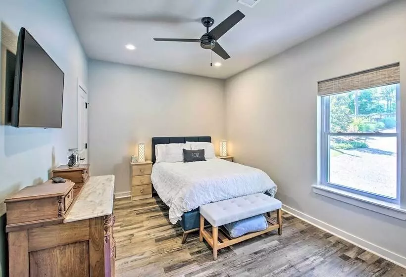 Lakefront Hot Springs Retreat W/ Deck & Grill