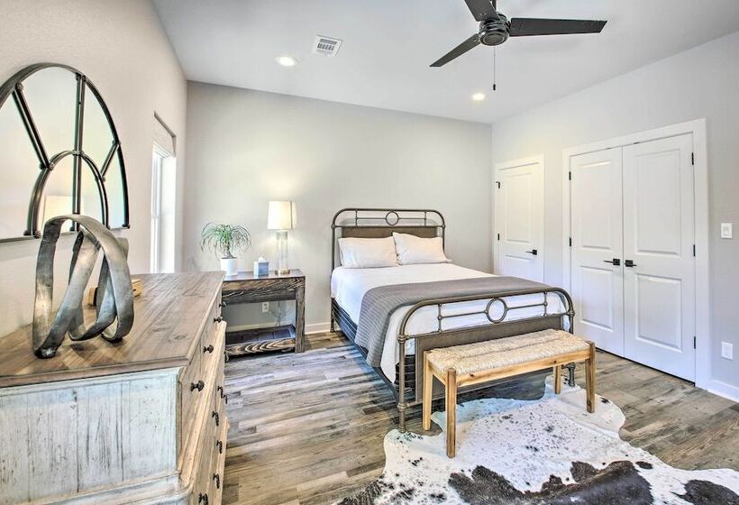 Lakefront Hot Springs Retreat W/ Deck & Grill