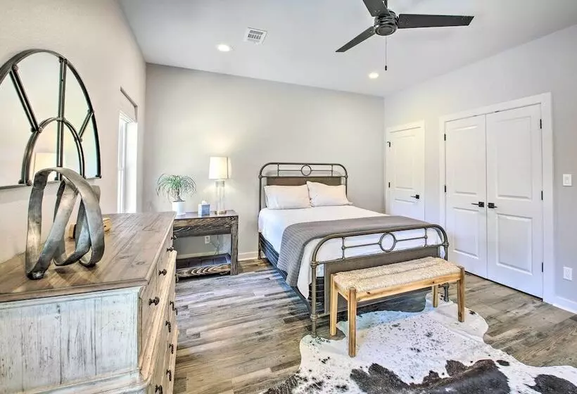 Lakefront Hot Springs Retreat W/ Deck & Grill