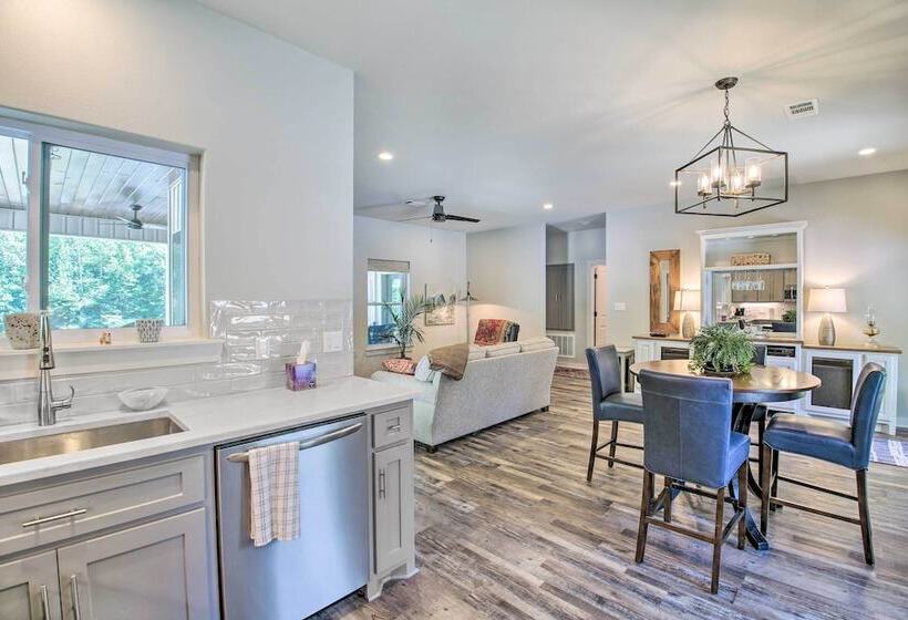 Lakefront Hot Springs Retreat W/ Deck & Grill