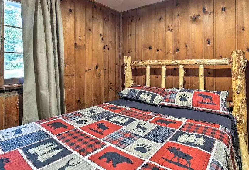 Lakefront Minocqua Cabin W/ Dock & Fire Pit!