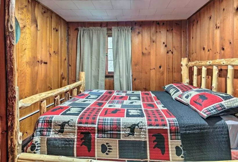 Lakefront Minocqua Cabin W/ Dock & Fire Pit!