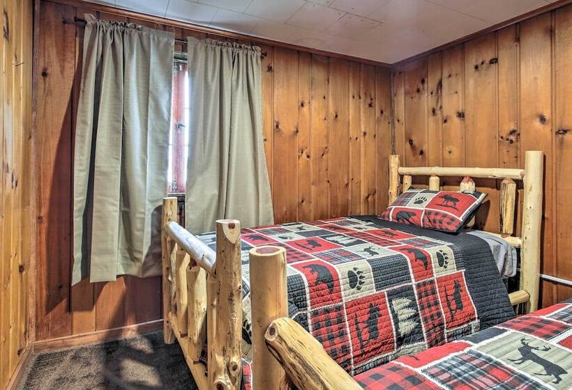 Lakefront Minocqua Cabin W/ Dock & Fire Pit!