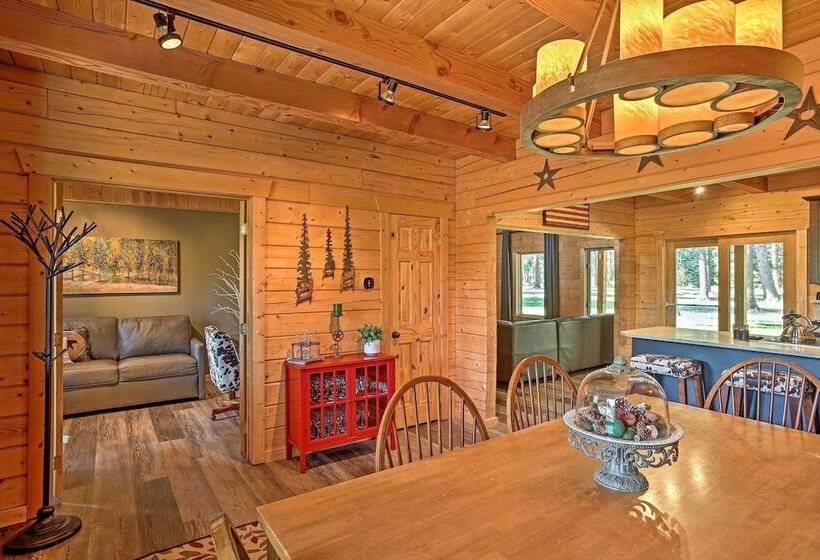 Luxury Lodge: Hot Tub, Snowmobiling & Atv Access!