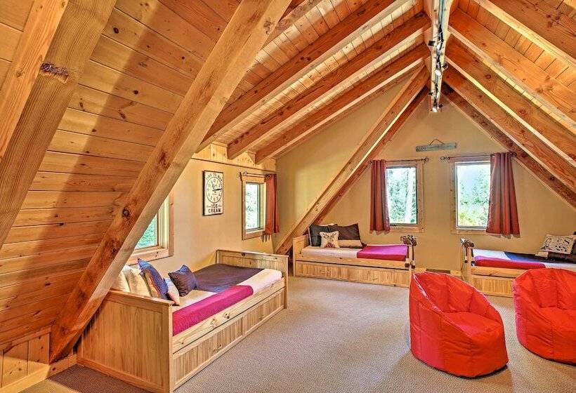 Luxury Lodge: Hot Tub, Snowmobiling & Atv Access!