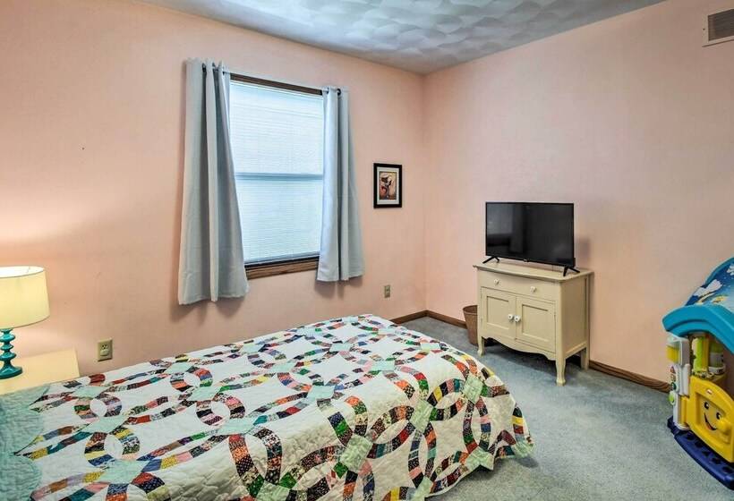 Mount Pleasant Home   2 Mi To Charming Downtown!