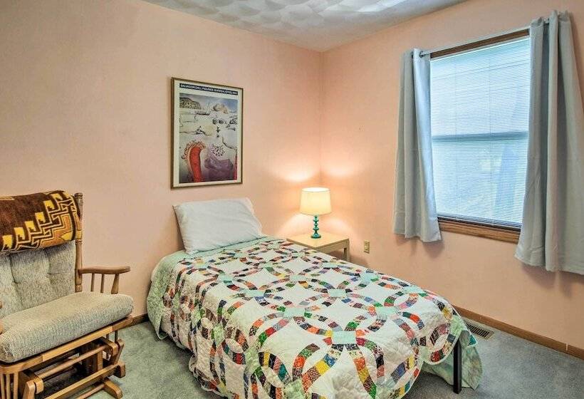 Mount Pleasant Home   2 Mi To Charming Downtown!