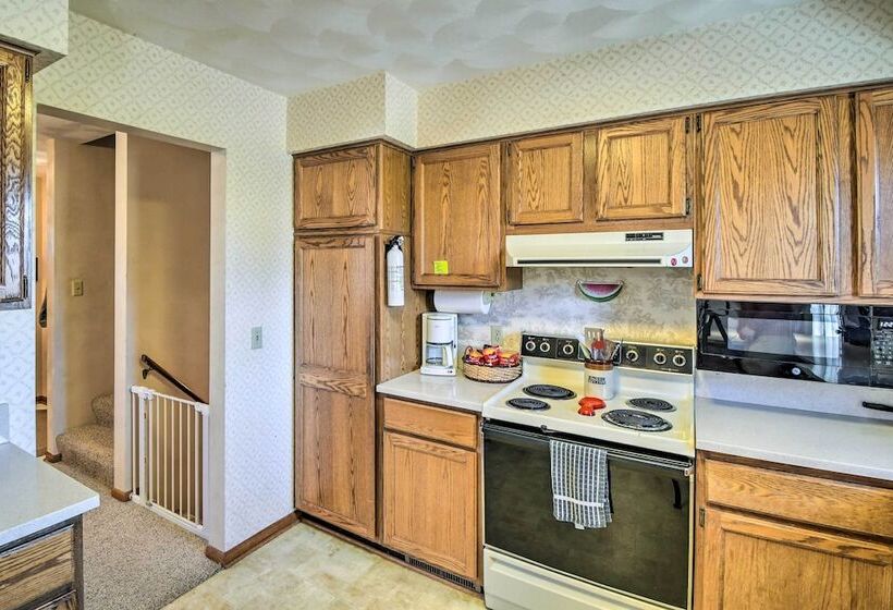 Mount Pleasant Home   2 Mi To Charming Downtown!