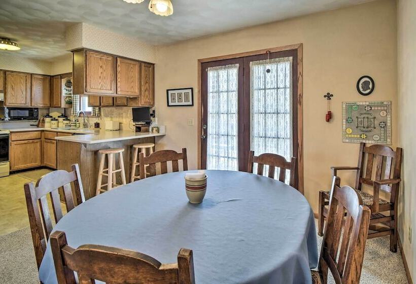 Mount Pleasant Home   2 Mi To Charming Downtown!