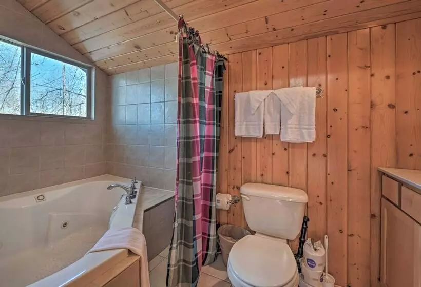 North Carolina Escape W/ Deck, Grill & Fire Pit!