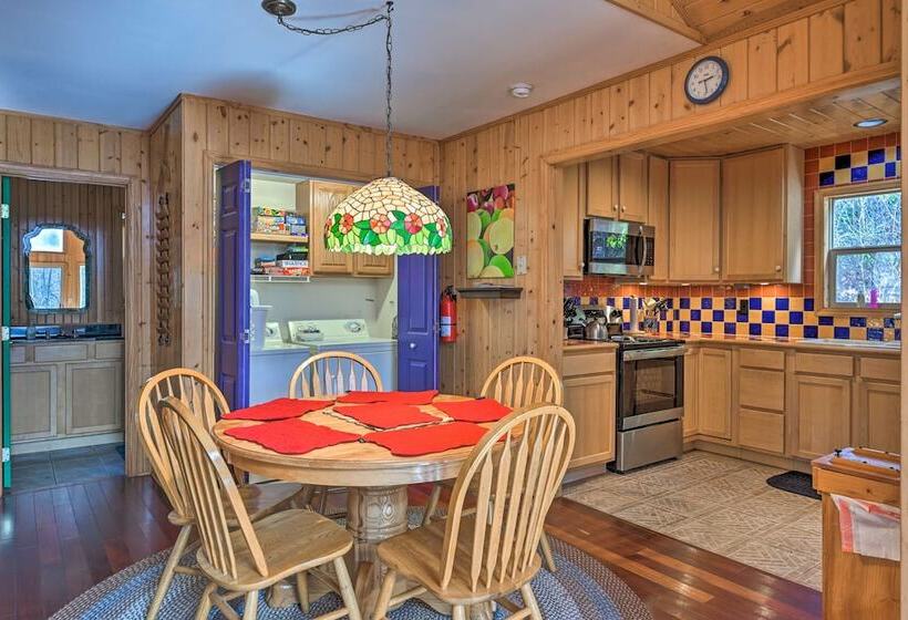 North Carolina Escape W/ Deck, Grill & Fire Pit!