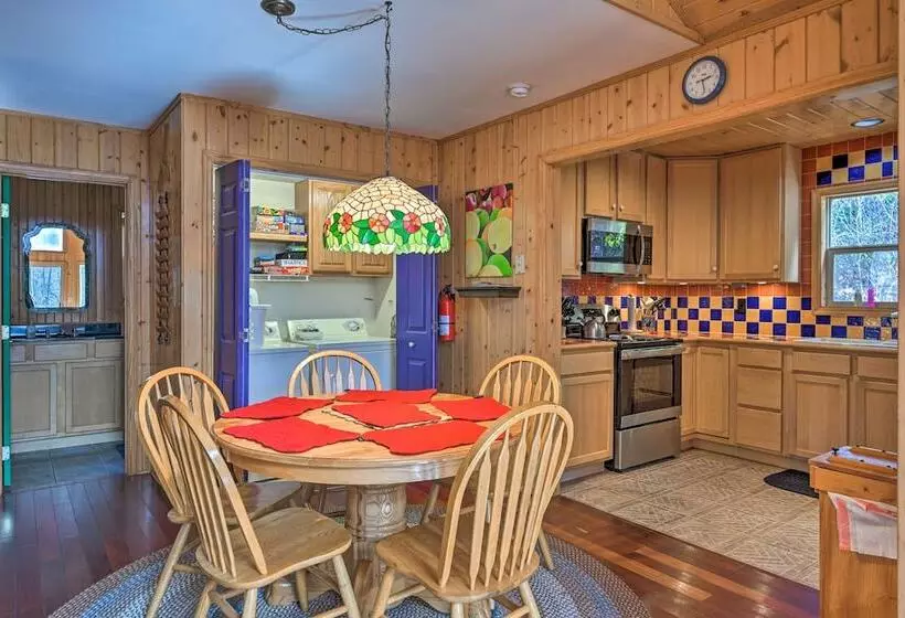 North Carolina Escape W/ Deck, Grill & Fire Pit!