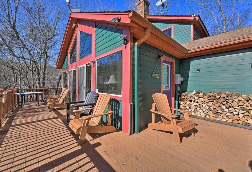 North Carolina Escape W/ Deck, Grill & Fire Pit!