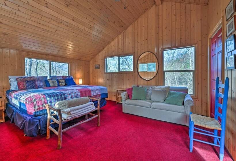 North Carolina Escape W/ Deck, Grill & Fire Pit!