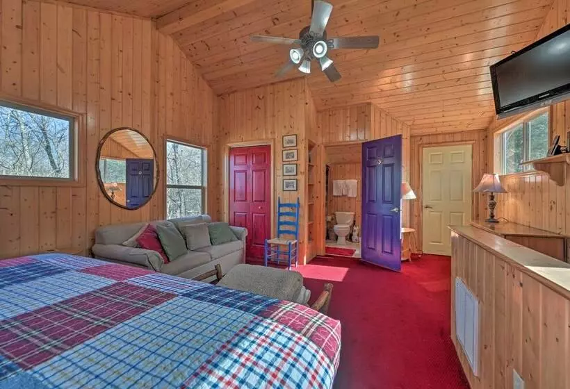 North Carolina Escape W/ Deck, Grill & Fire Pit!