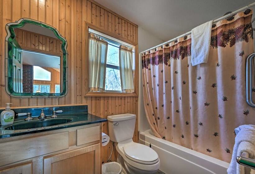 North Carolina Escape W/ Deck, Grill & Fire Pit!