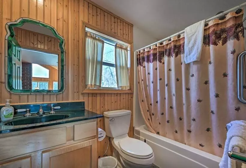 North Carolina Escape W/ Deck, Grill & Fire Pit!