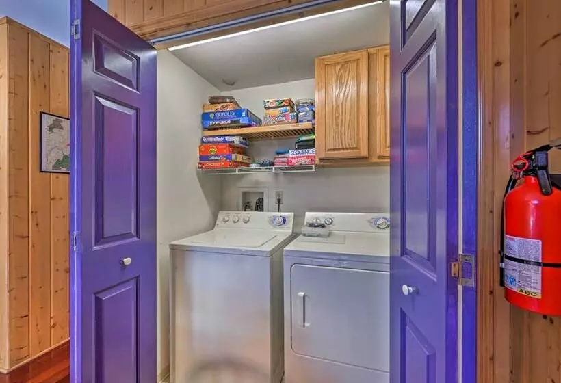 North Carolina Escape W/ Deck, Grill & Fire Pit!