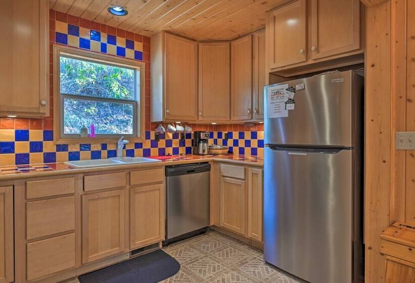 North Carolina Escape W/ Deck, Grill & Fire Pit!