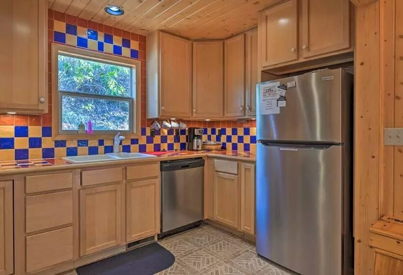 North Carolina Escape W/ Deck, Grill & Fire Pit!