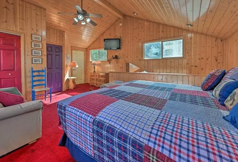 North Carolina Escape W/ Deck, Grill & Fire Pit!