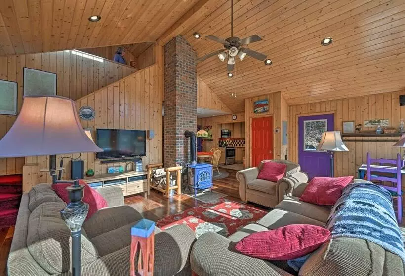 North Carolina Escape W/ Deck, Grill & Fire Pit!