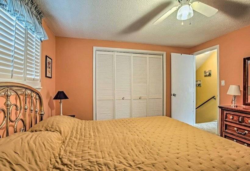 4 Mi To Barefoot Landing: North Myrtle Beach Home