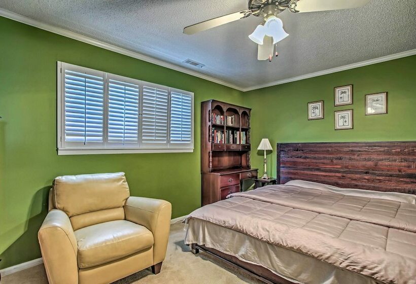 4 Mi To Barefoot Landing: North Myrtle Beach Home