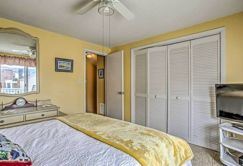 4 Mi To Barefoot Landing: North Myrtle Beach Home