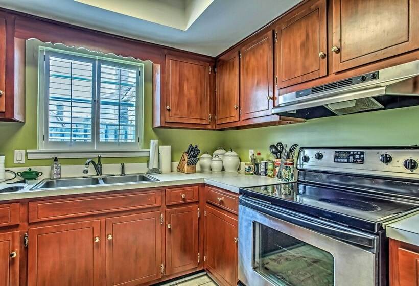 4 Mi To Barefoot Landing: North Myrtle Beach Home